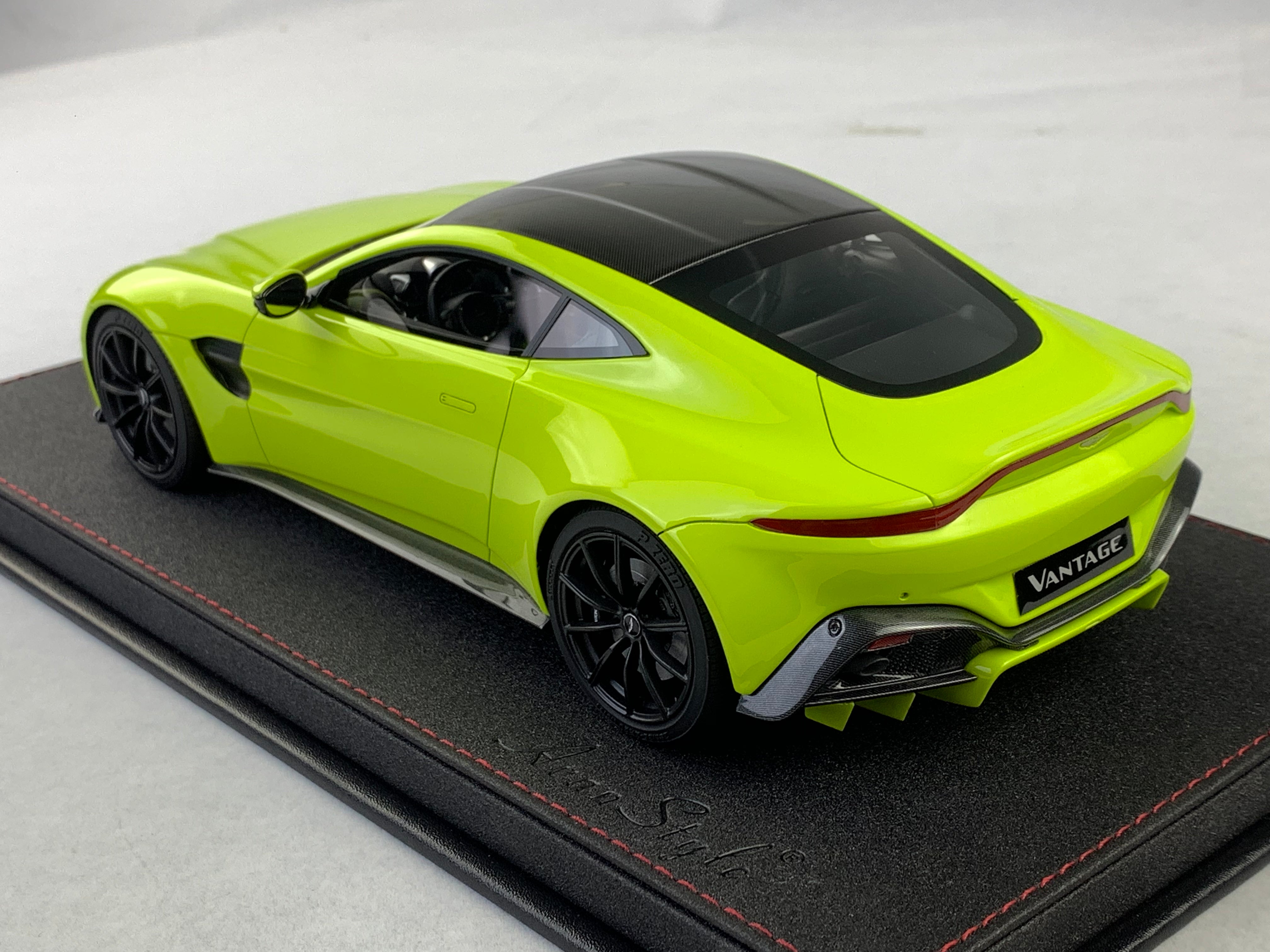 Frontiart AvanStyle 1:18 Aston Martin Vantage 2018 AS032-150