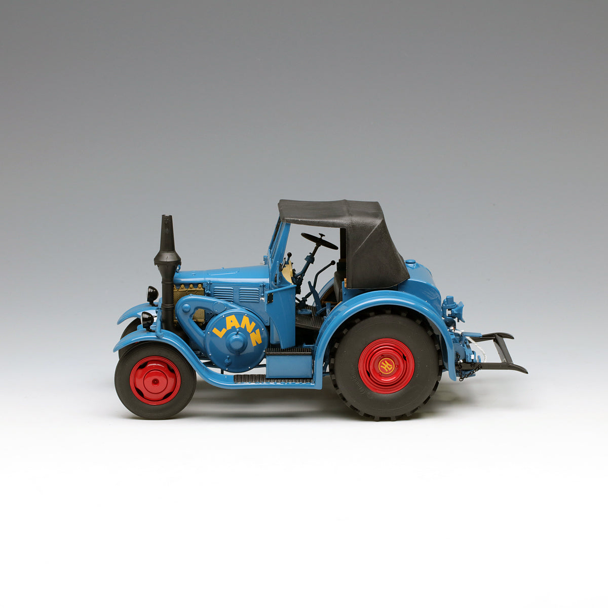 Schuco 1:18 Lanz EilBulldog Tractor 450012900