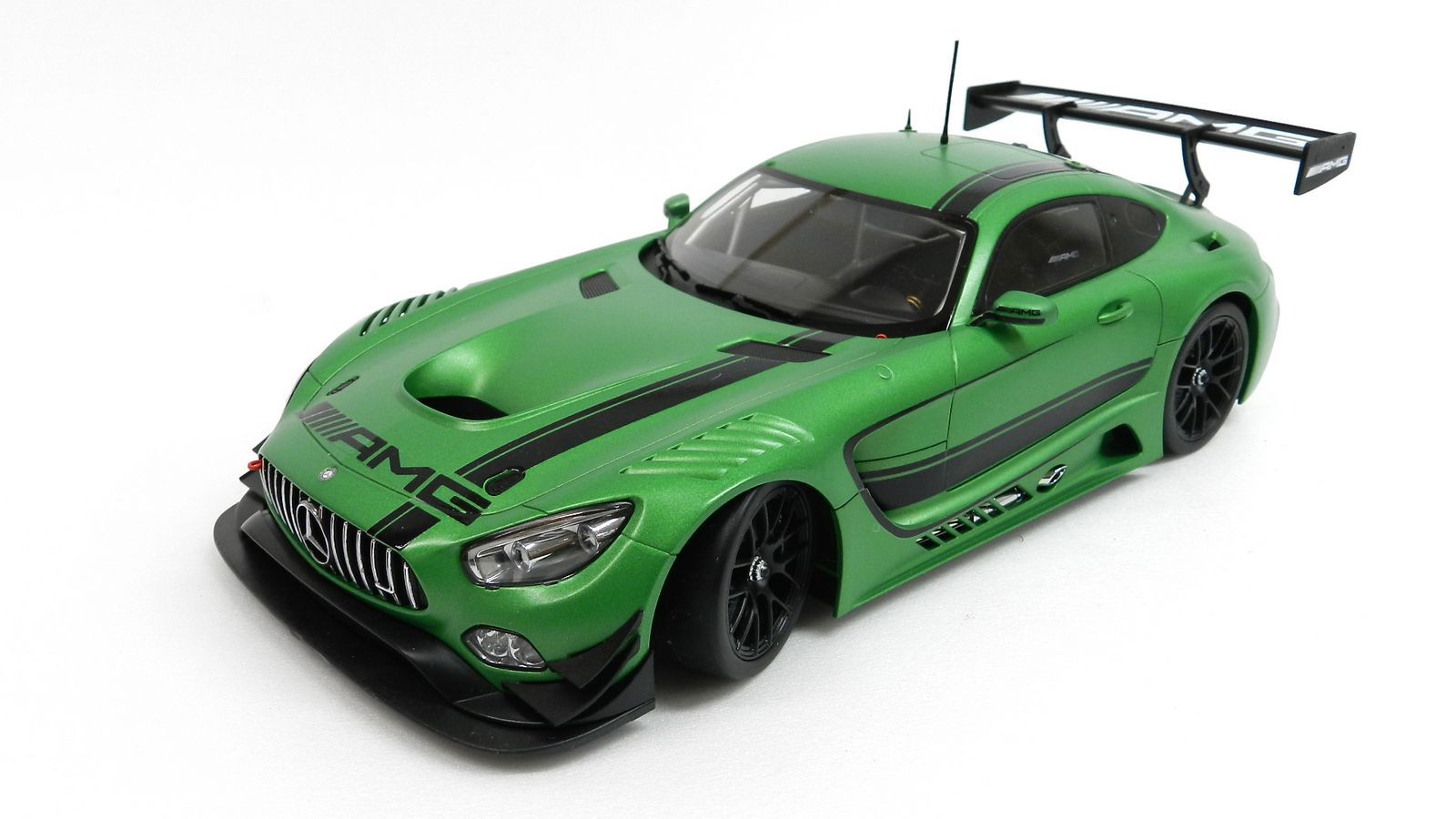 Paragon 1:18 Mercedes-AMG GT3 Green Hell Magno PA-88003