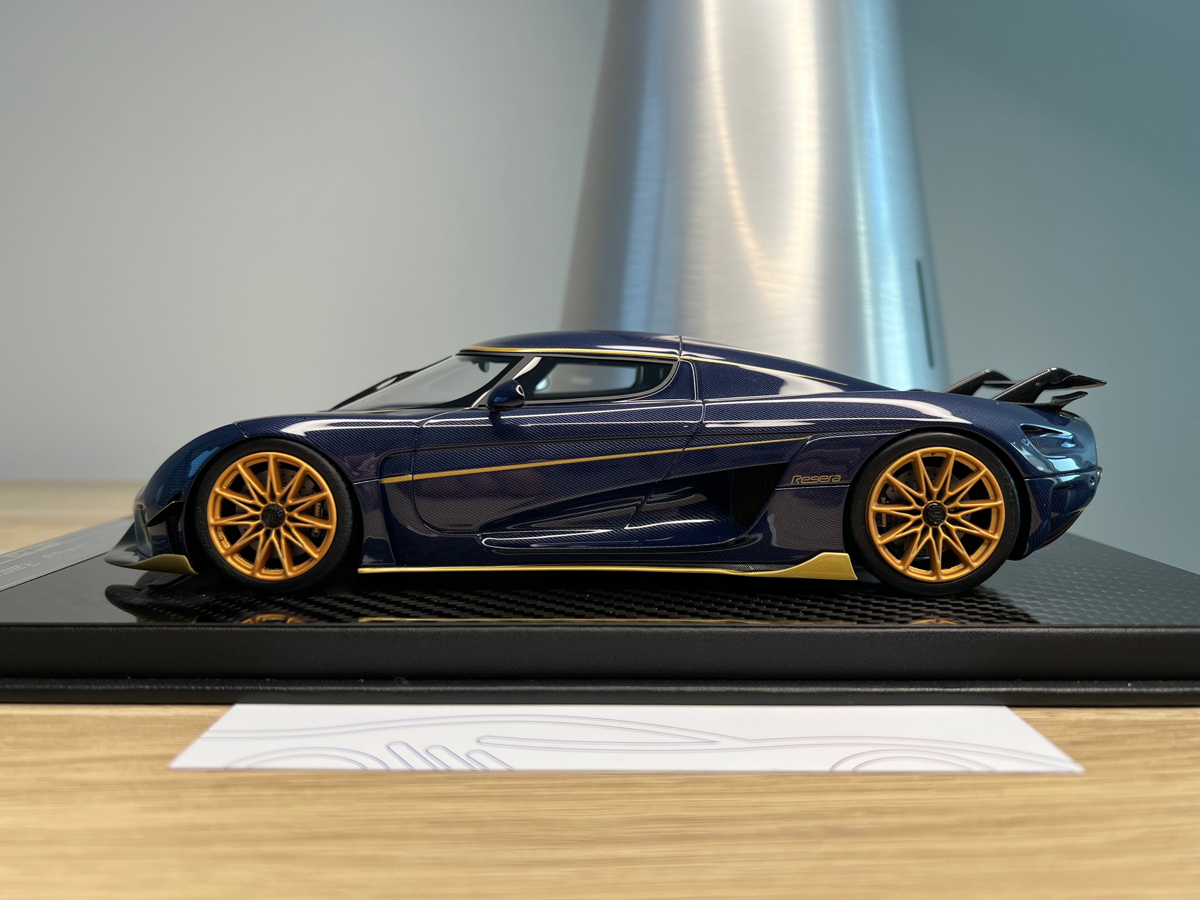 Koenigsegg Regera carbon blue tint gold wheels Zach's Garage - 1:18