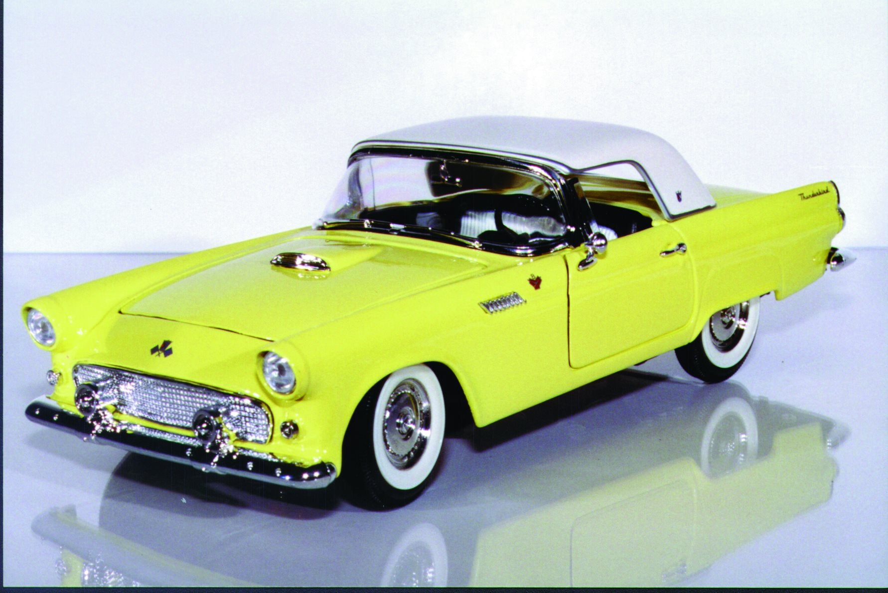 1:18 Yatming Ford Thunderbird '55 Convertible w/ Top