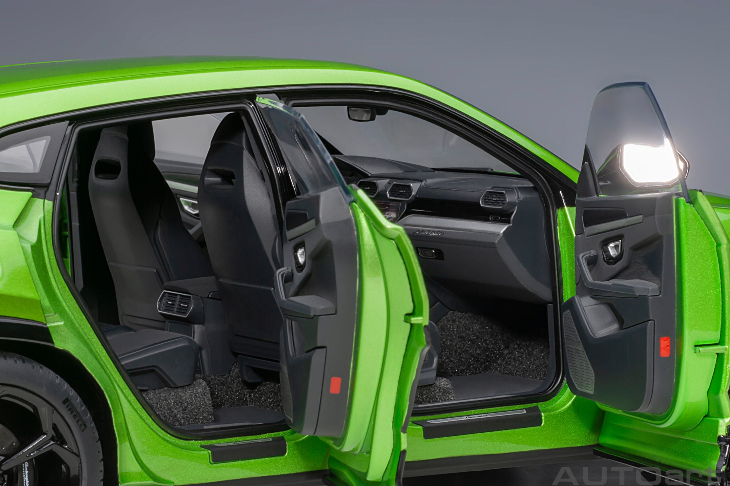AUTOart 1:18 Lamborghini Urus (Verde Selvans) 79169