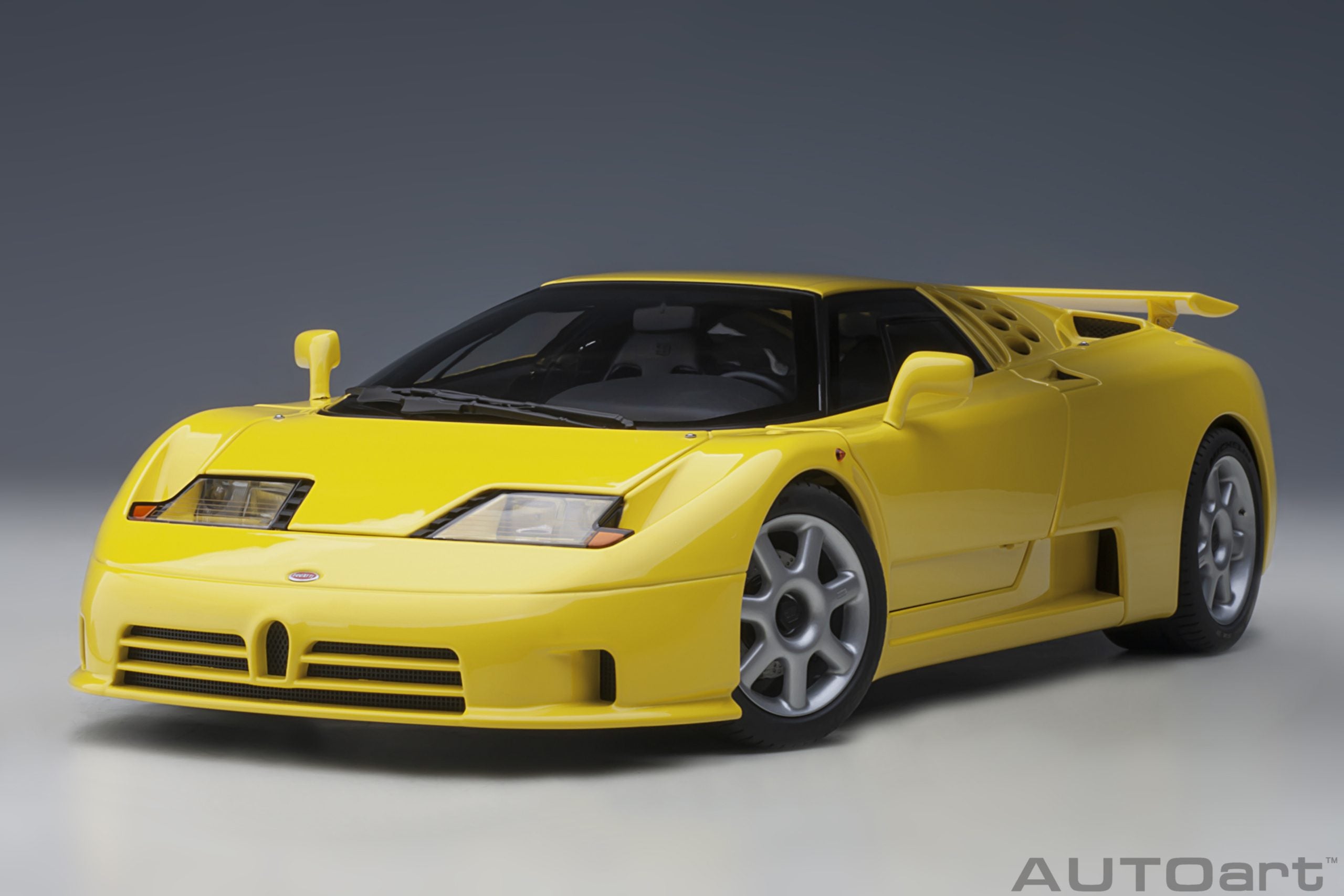 AUTOart 1:18 Bugatti EB110 SS Bugatti Yellow 70918