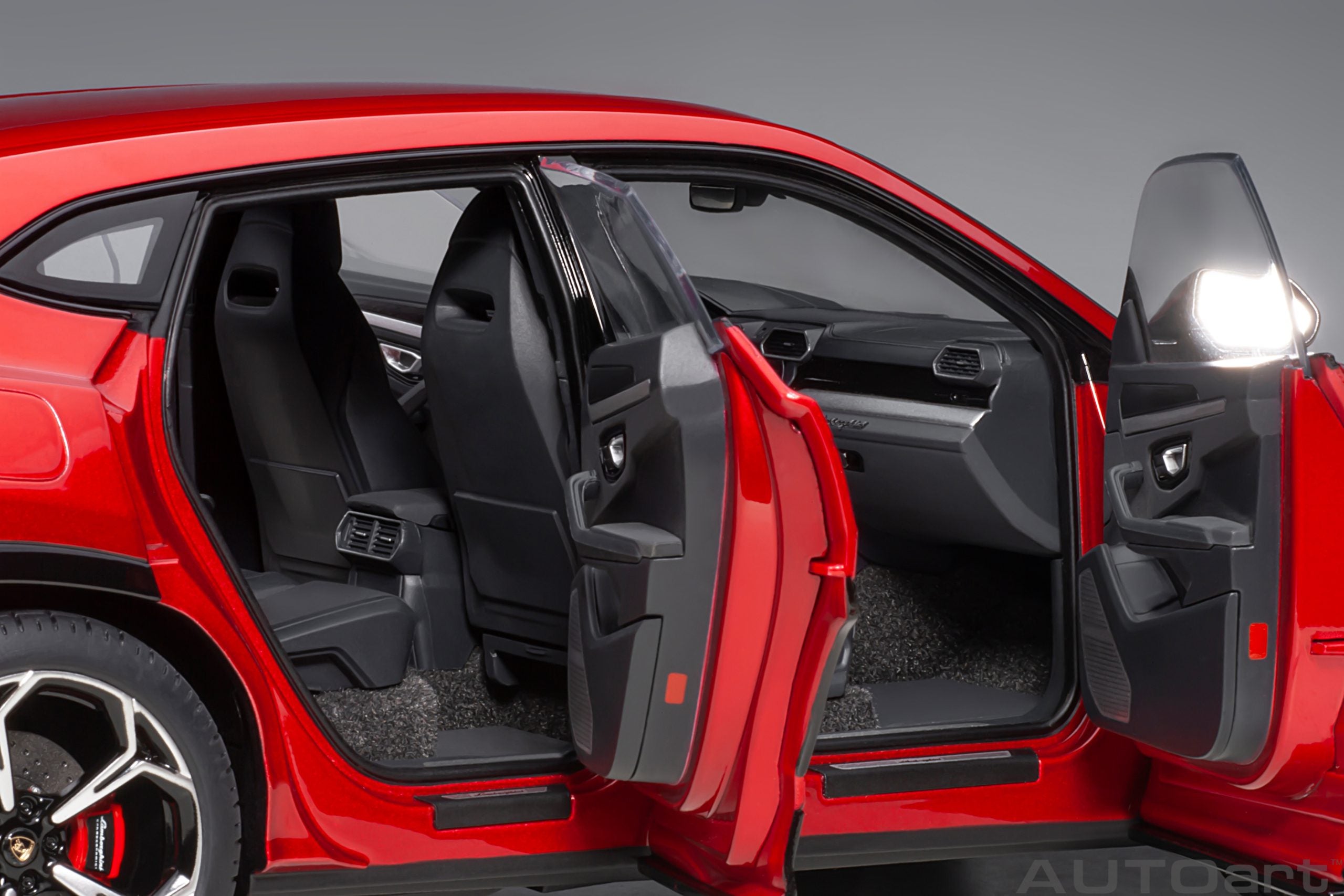 AUTOart 1:18 Lamborghini Urus (Rosso Efesto) 79170
