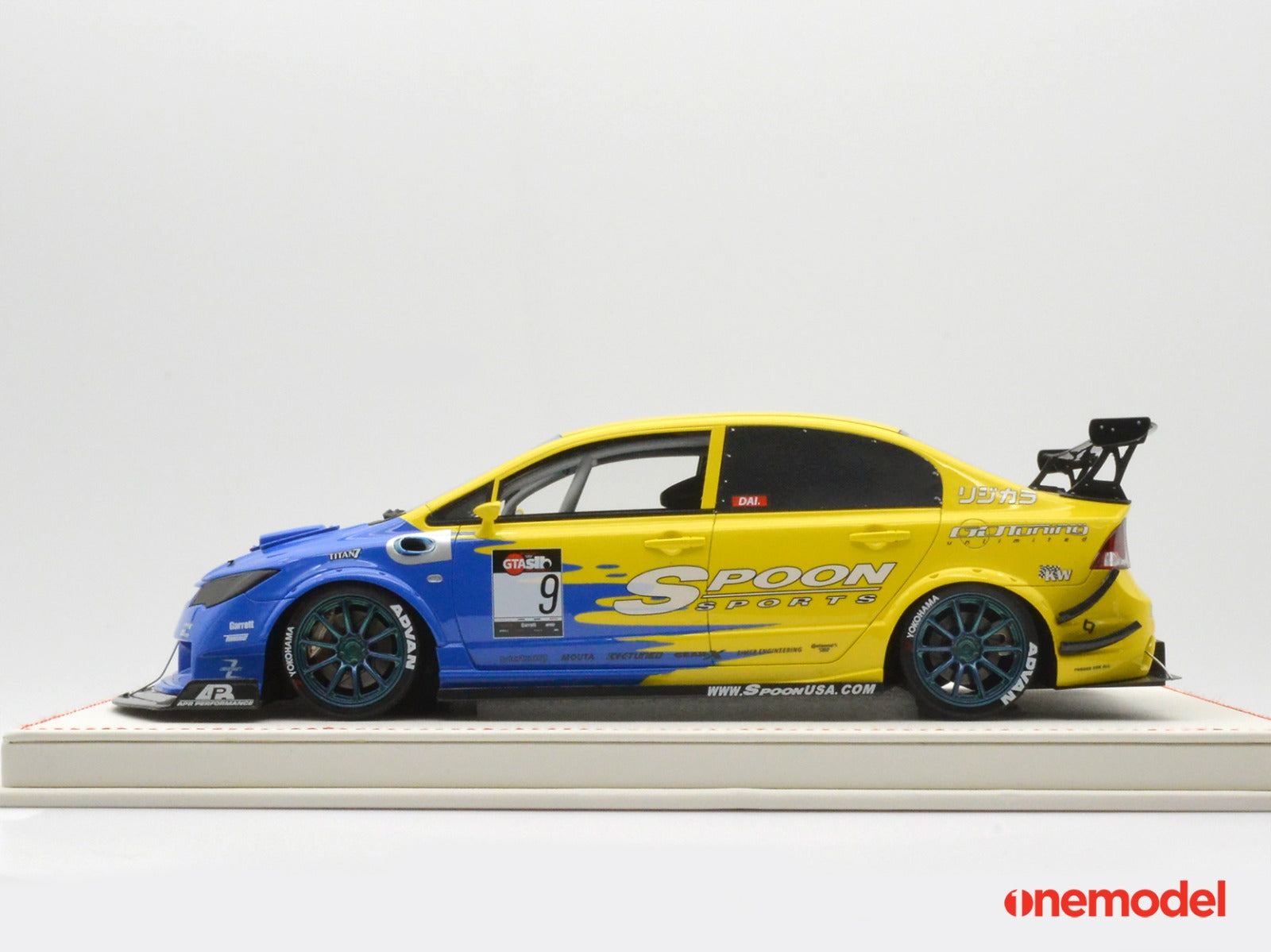 One Model 1:18 Honda Civic Type-R FD2 Spoon Sports Center Drive