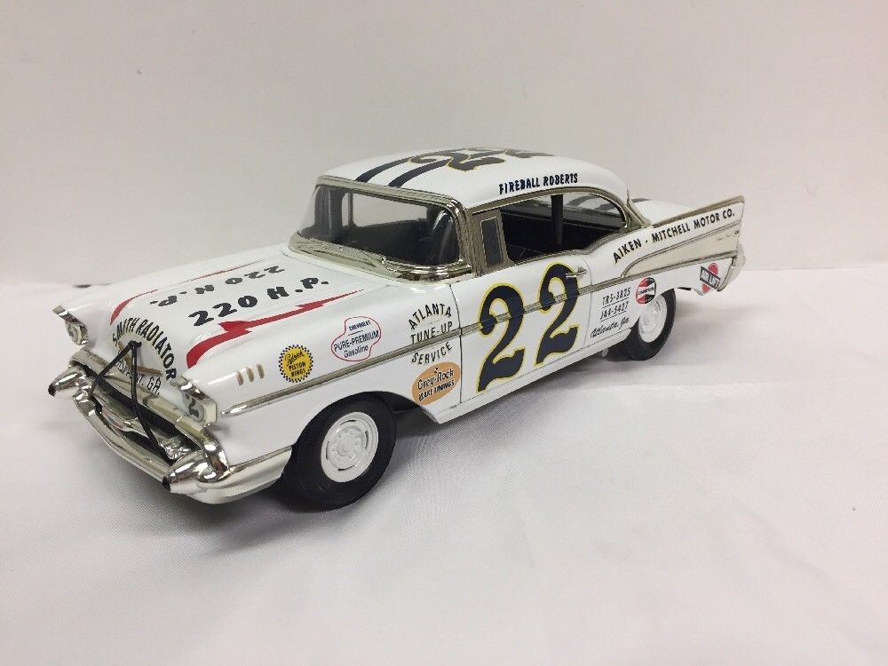 1:18 Ertl Chevy Bel Air '57 HT #22 'Fireball Roberts'