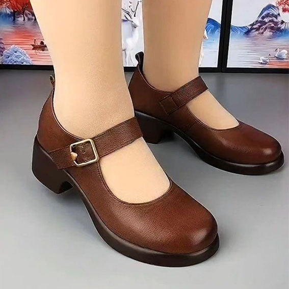 Nuevos zapatos para madres de mediana edad y mayores.
