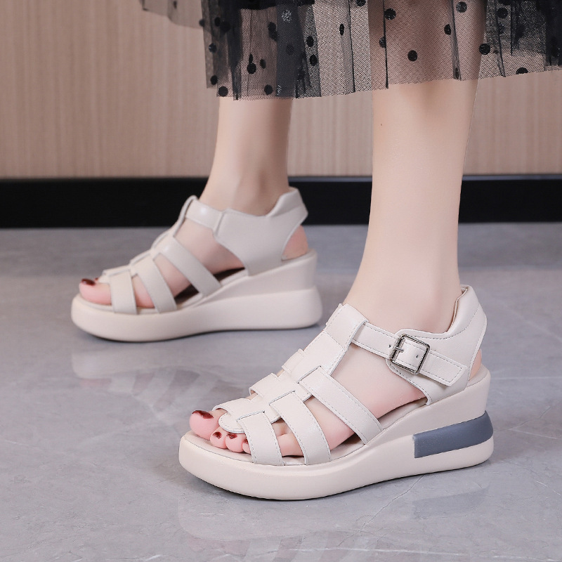 Sandalias con hebilla hueca retro informales nuevas de verano 2022