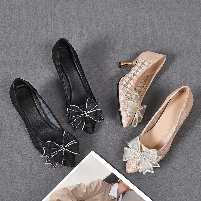Exquisitos tacones altos con lazo de encaje: 5 cm.
