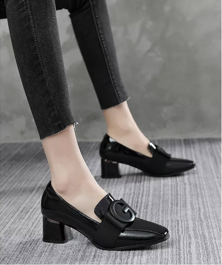 Zapatos de piel de tacón medio de moda para mujer