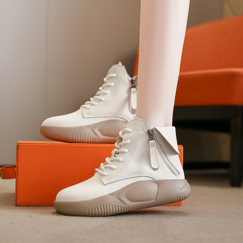 Botas gruesas de suela blanda y caña alta