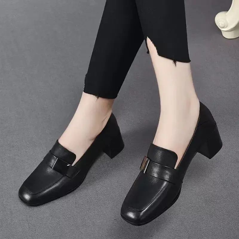 35-40 cuero suave cuero tacón medio liso zapatos femeninos 2023 cabeza cuadrada temperamento cabeza gruesa tacón grueso