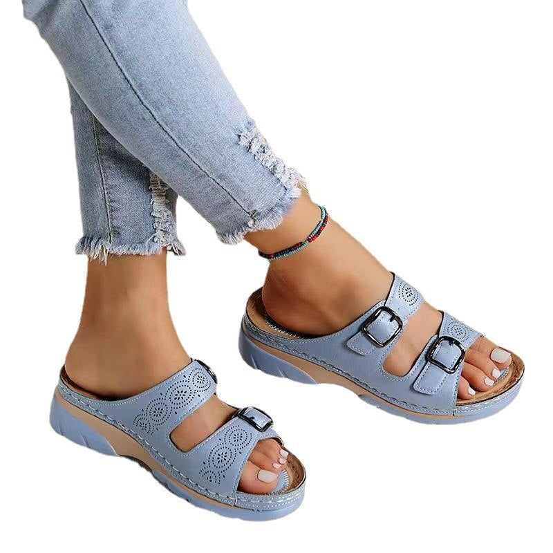 Sandalias de cuña con doble hebilla