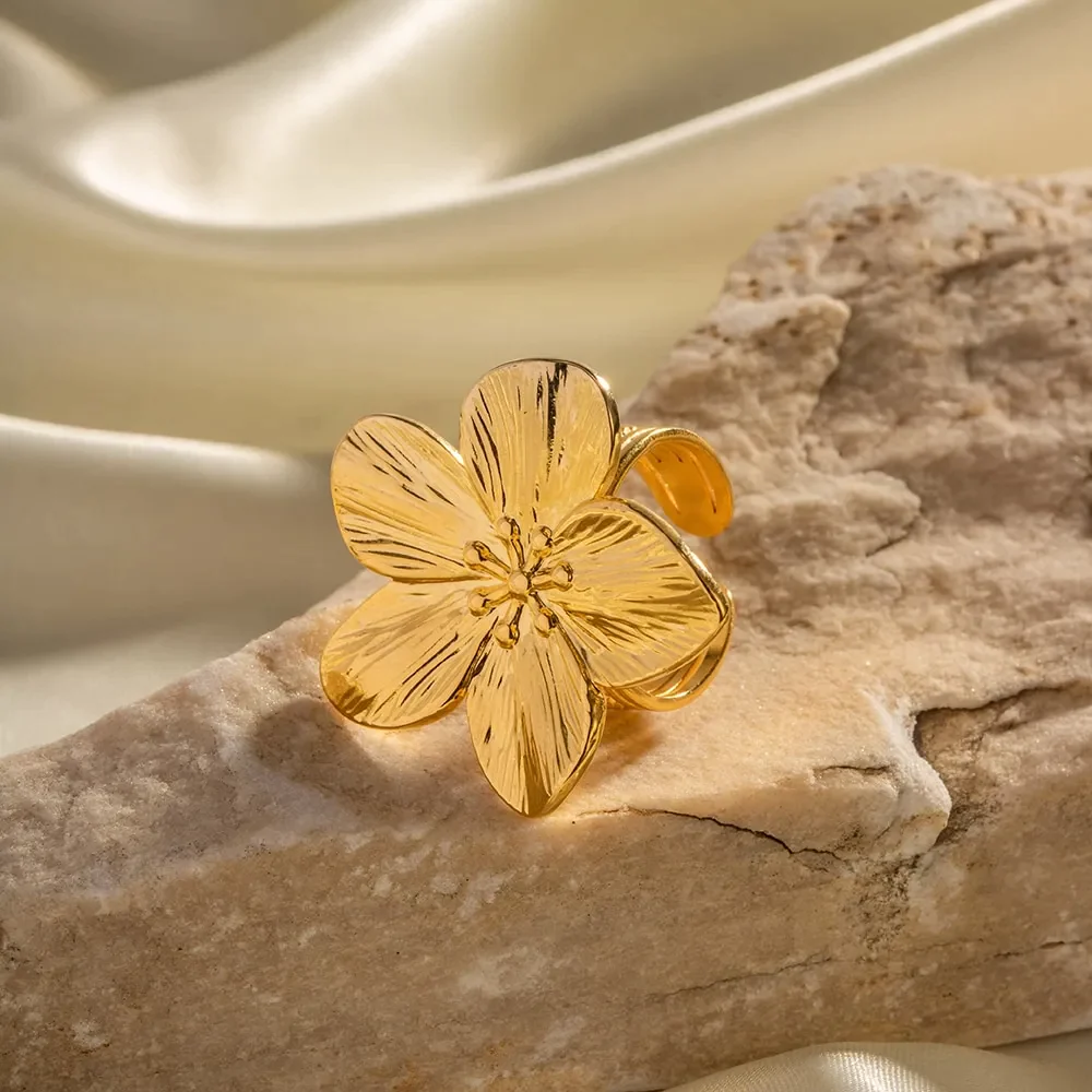 Anillo Flor Dorada Vintage