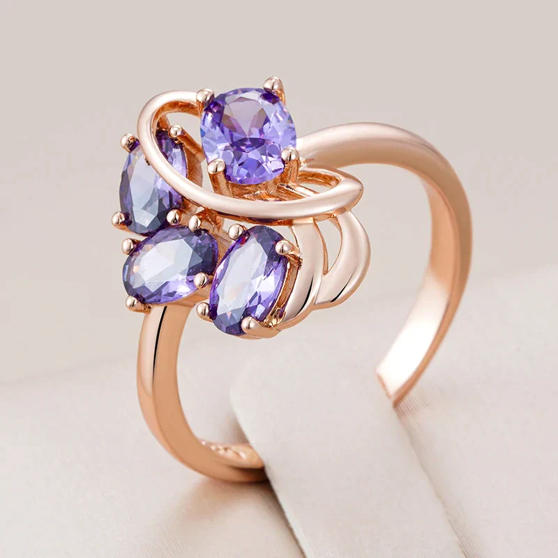 Elegante Anillo de Circonitas Moradas