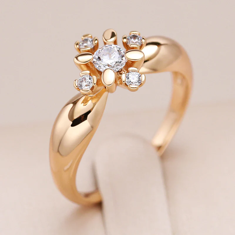 Anillo Elegante de Cristal Blanco Dorado