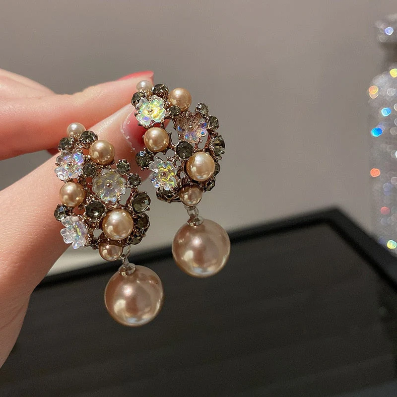 Aretes de Flores con Perlas Bronzeadas