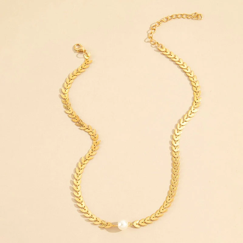 Collar de Hojas en Oro con Perla Gótica