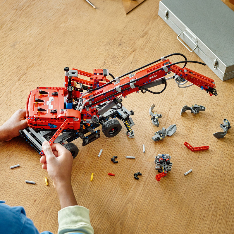 LEGO 42144 TECHNIC MATERIAL HANDLER
