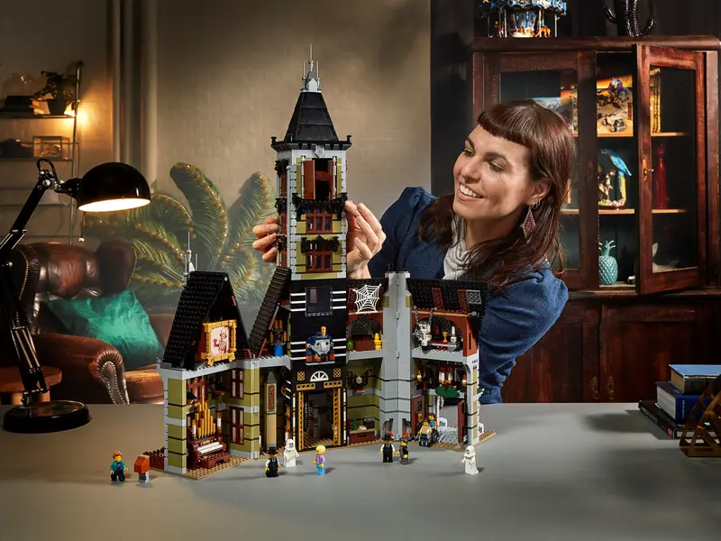 LEGO  Haunted House