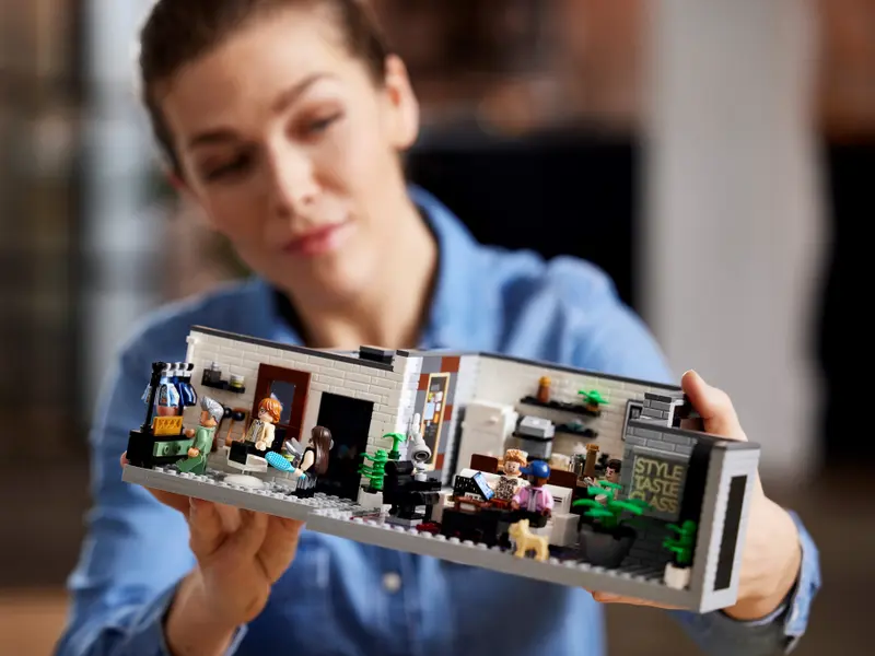 LEGO  Queer Eye – The Fab 5 Loft