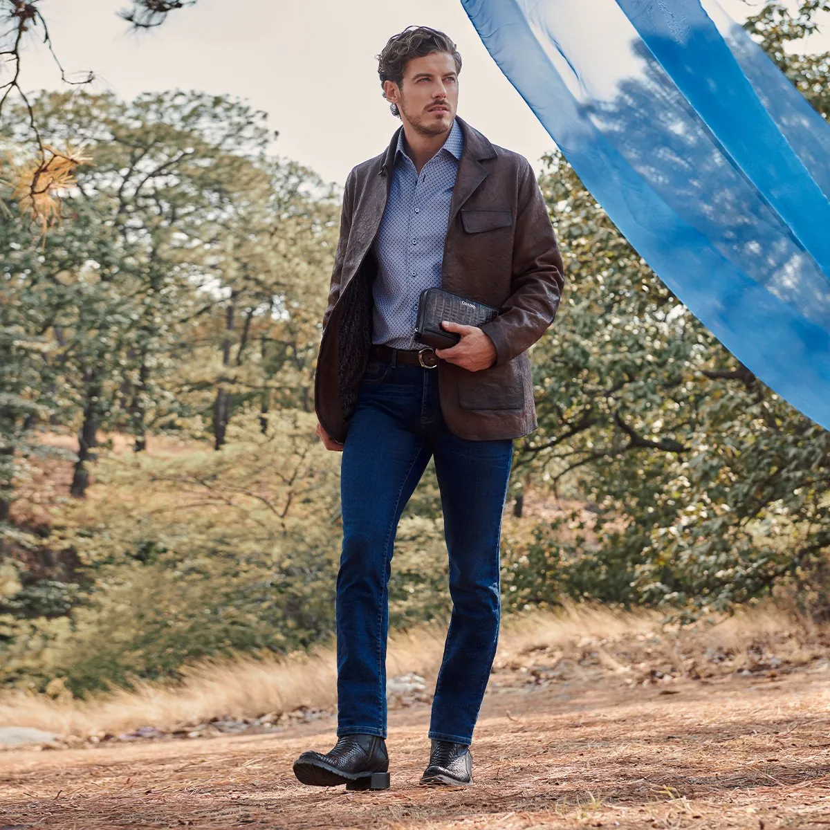 Botín urbano en piel genuina de pitón.