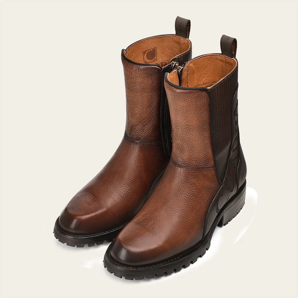 Bota urbana en piel genuina de venado.