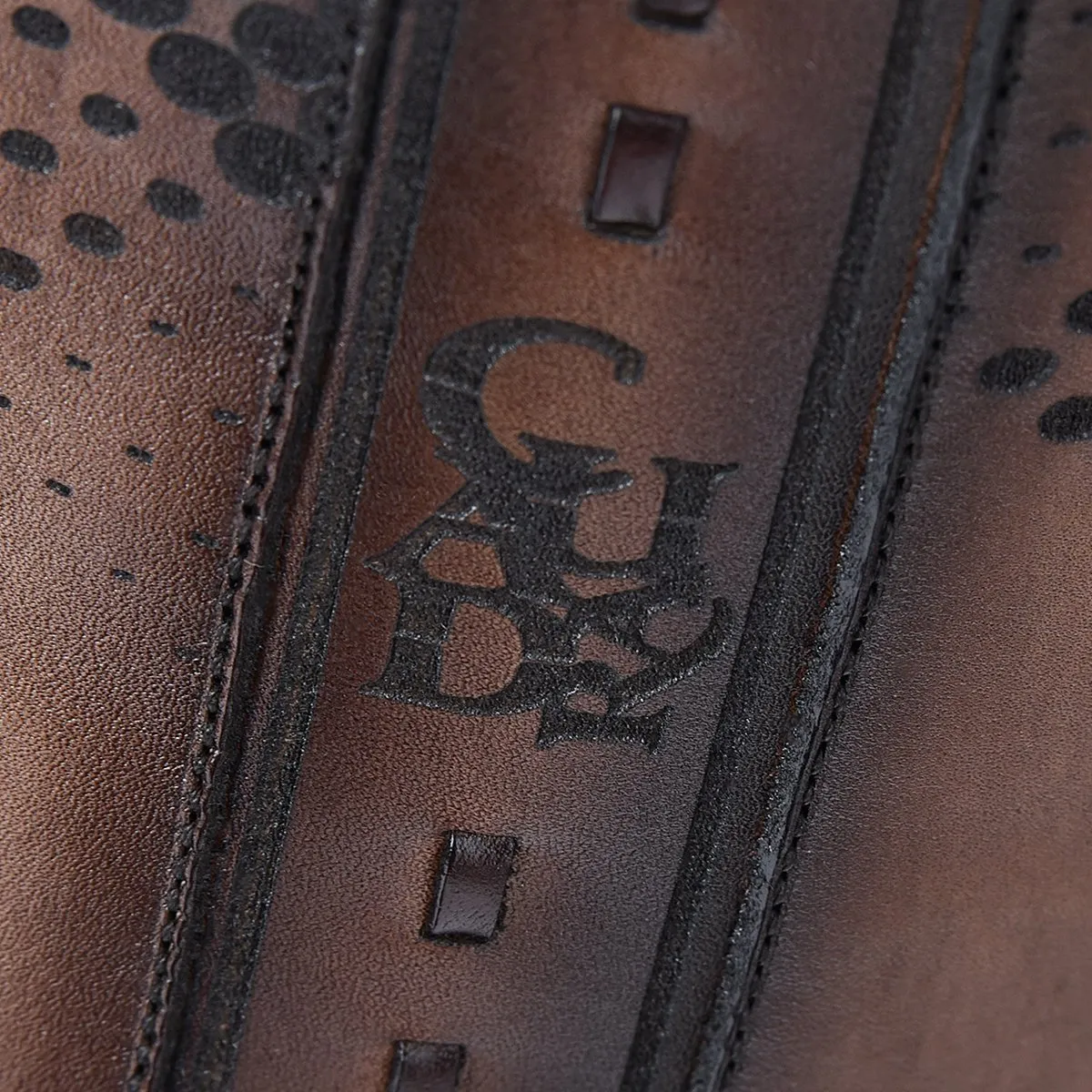 Bota para caballero en piel genuina.