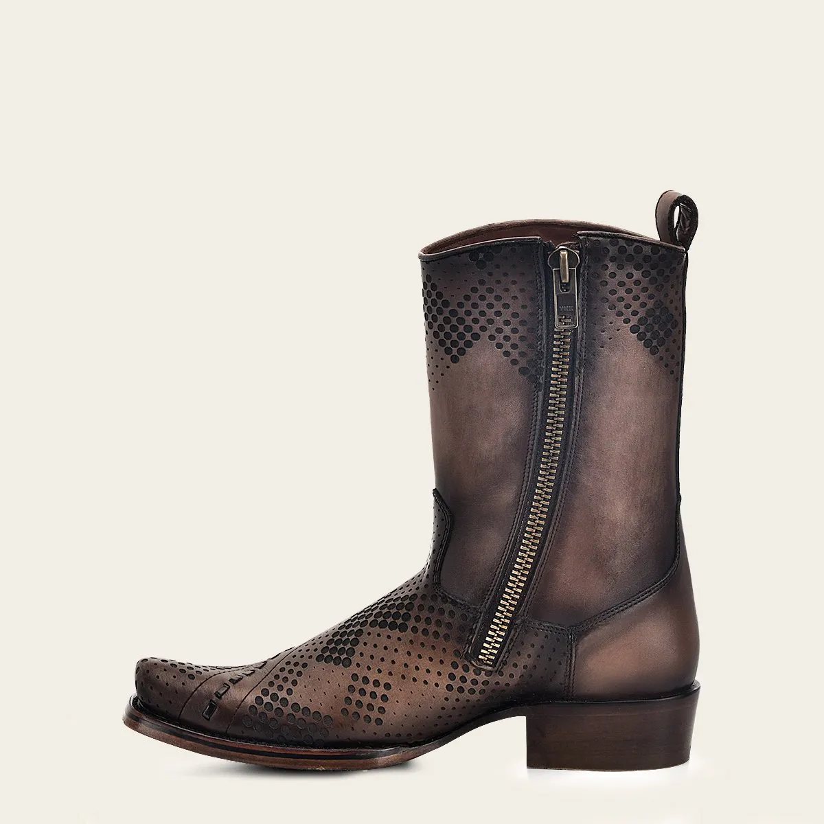 Bota para caballero en piel genuina.