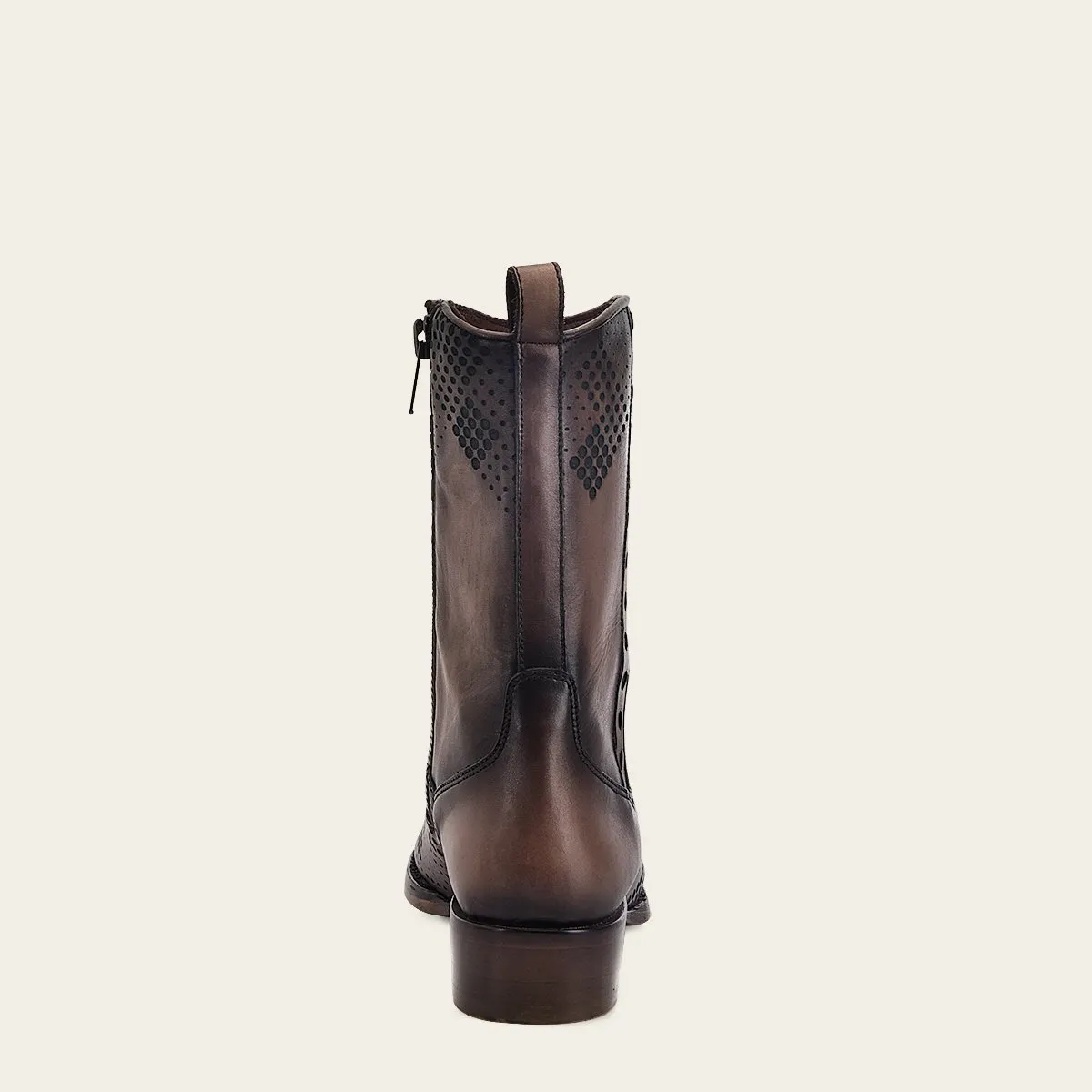 Bota para caballero en piel genuina.