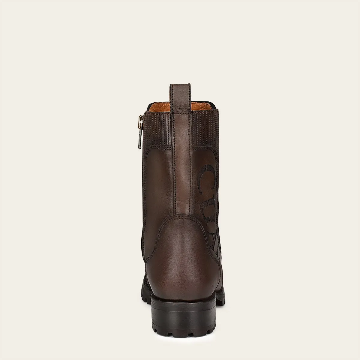 Bota urbana en piel genuina de venado.