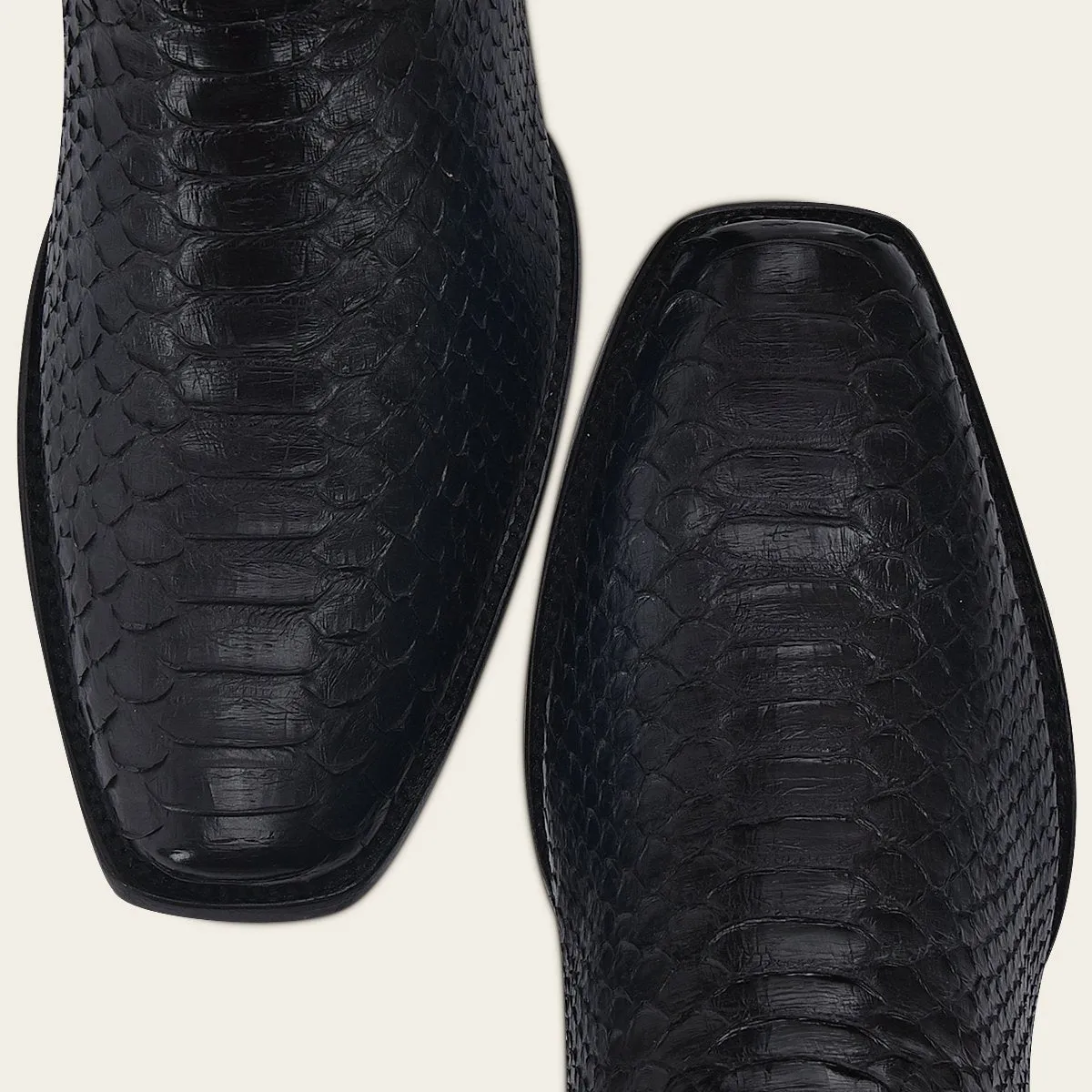 Bota vaquera en piel de pitón.