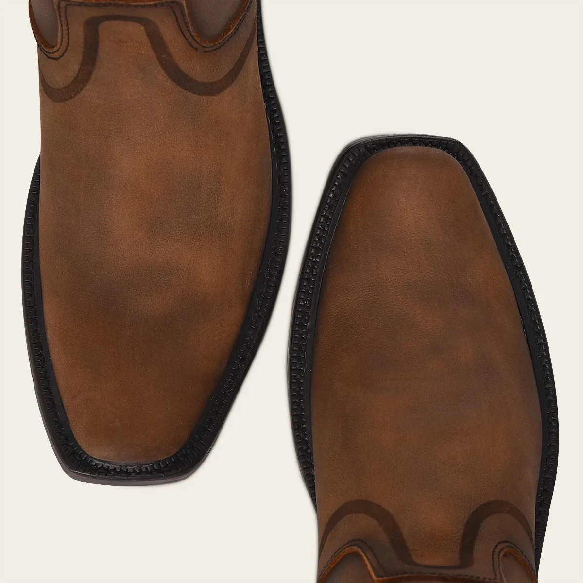 Bota urbana en piel genuina.