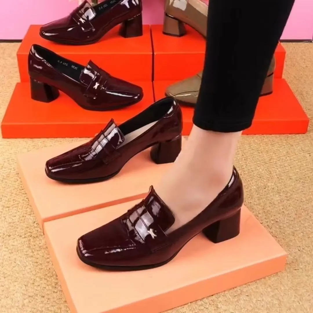 Zapatos ortopédicos versátiles de piel con tacón bajo