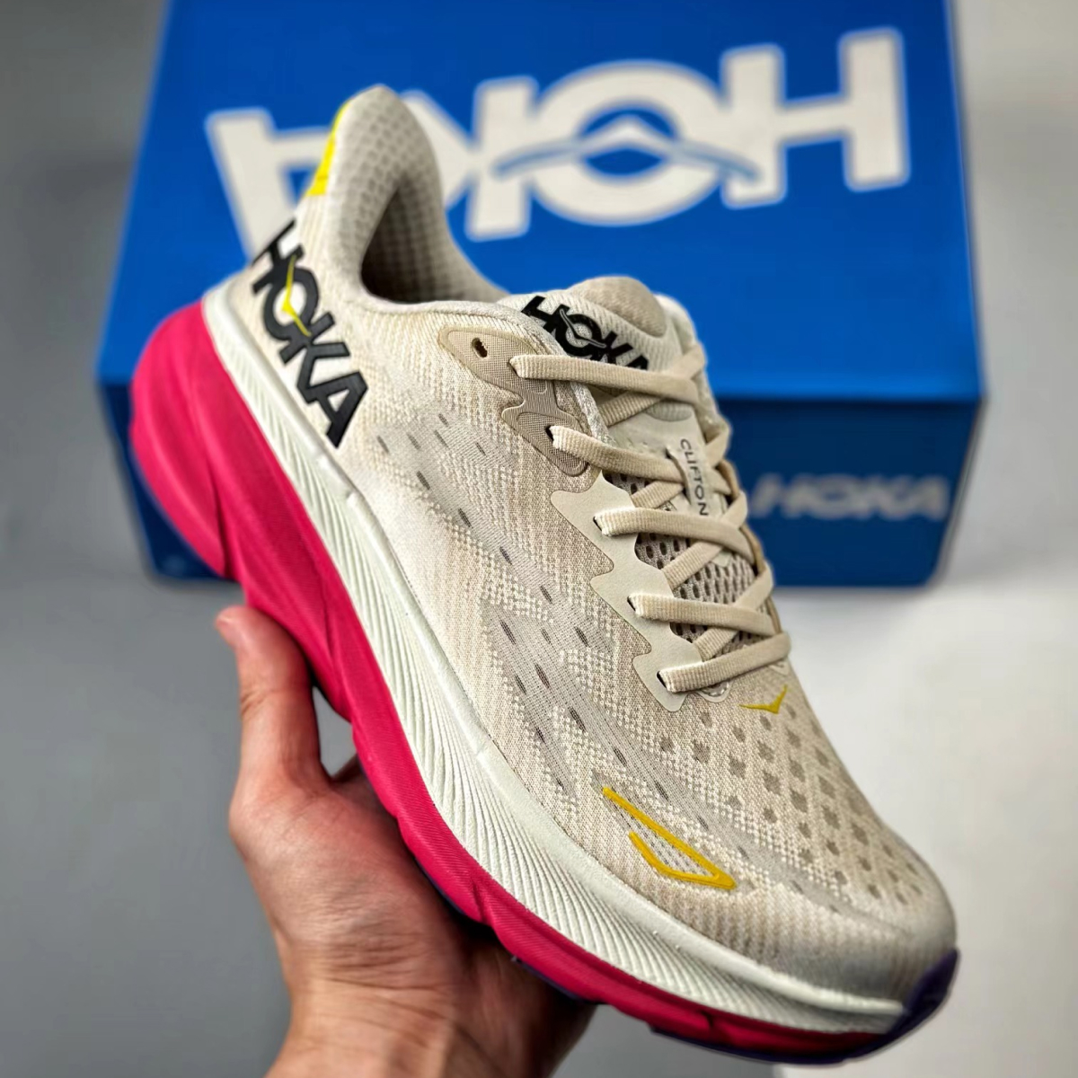 Hoka One One Clifton 9 Begie / Pink