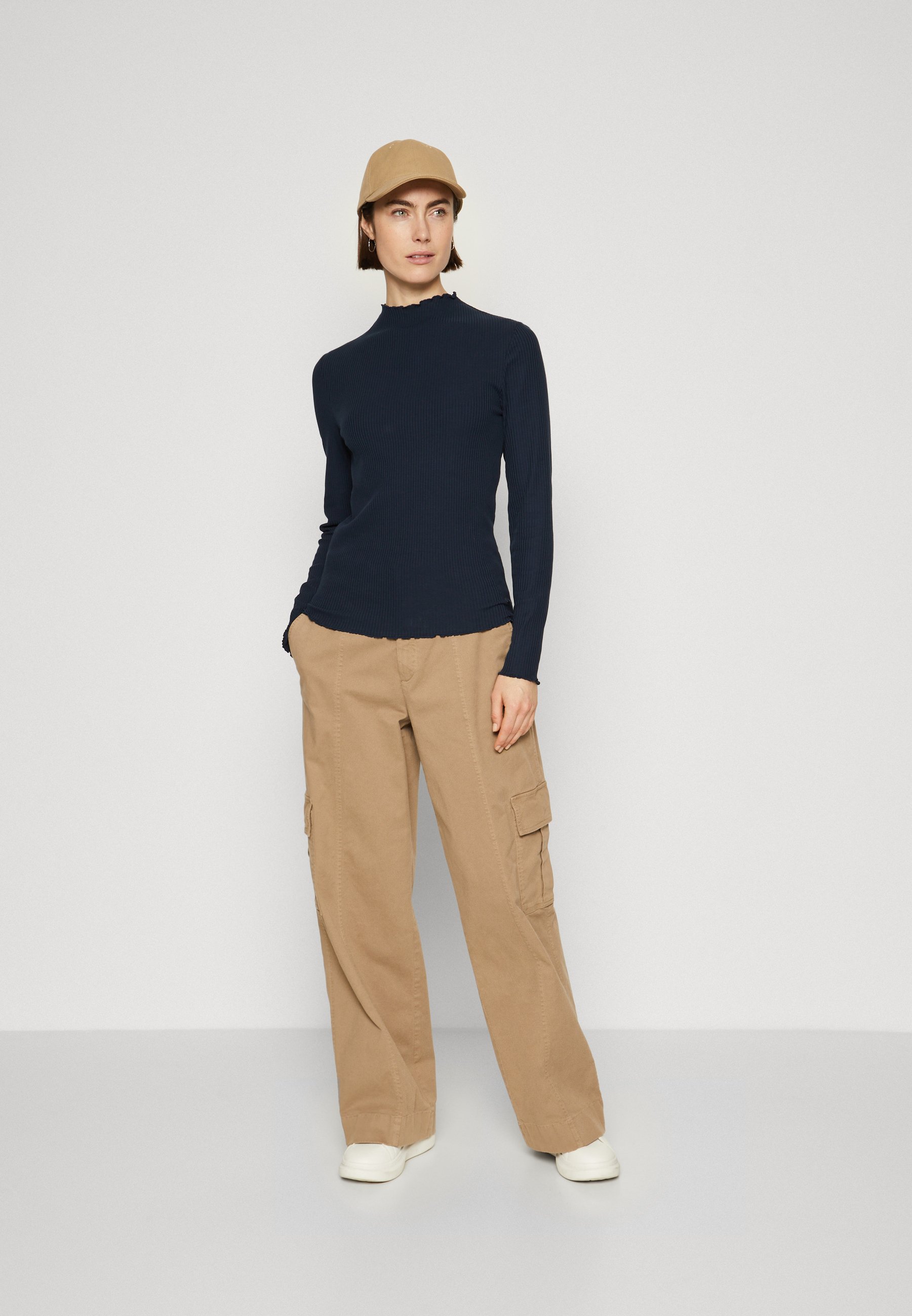 LONGSLEEVE TURTLENECK RUFFLES HEM - Long sleeved top