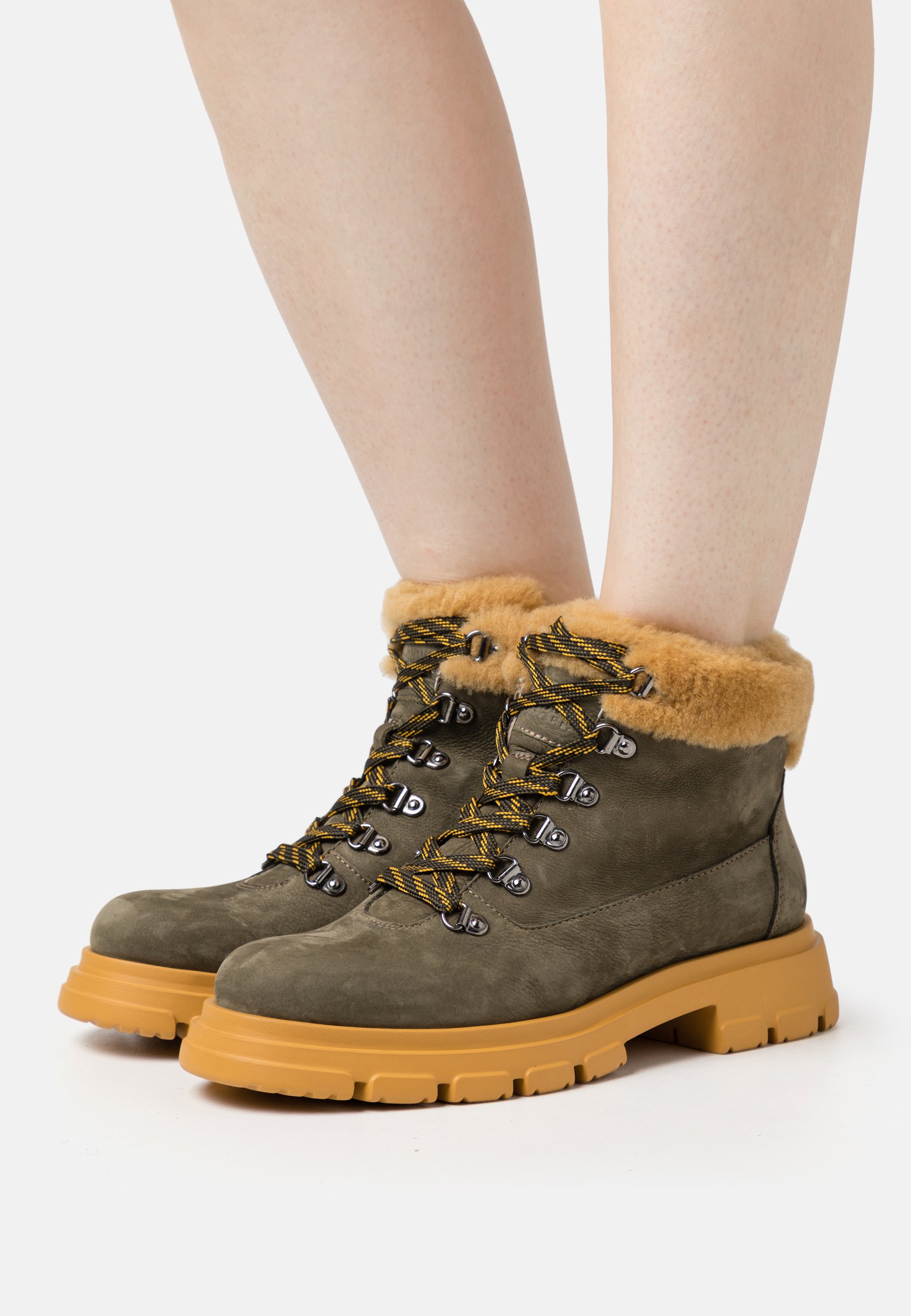 CHADO HIKE- Ankle boots