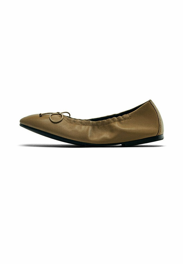 FLATS WITH GATHERED DETAIL - Foldable ballet pumps