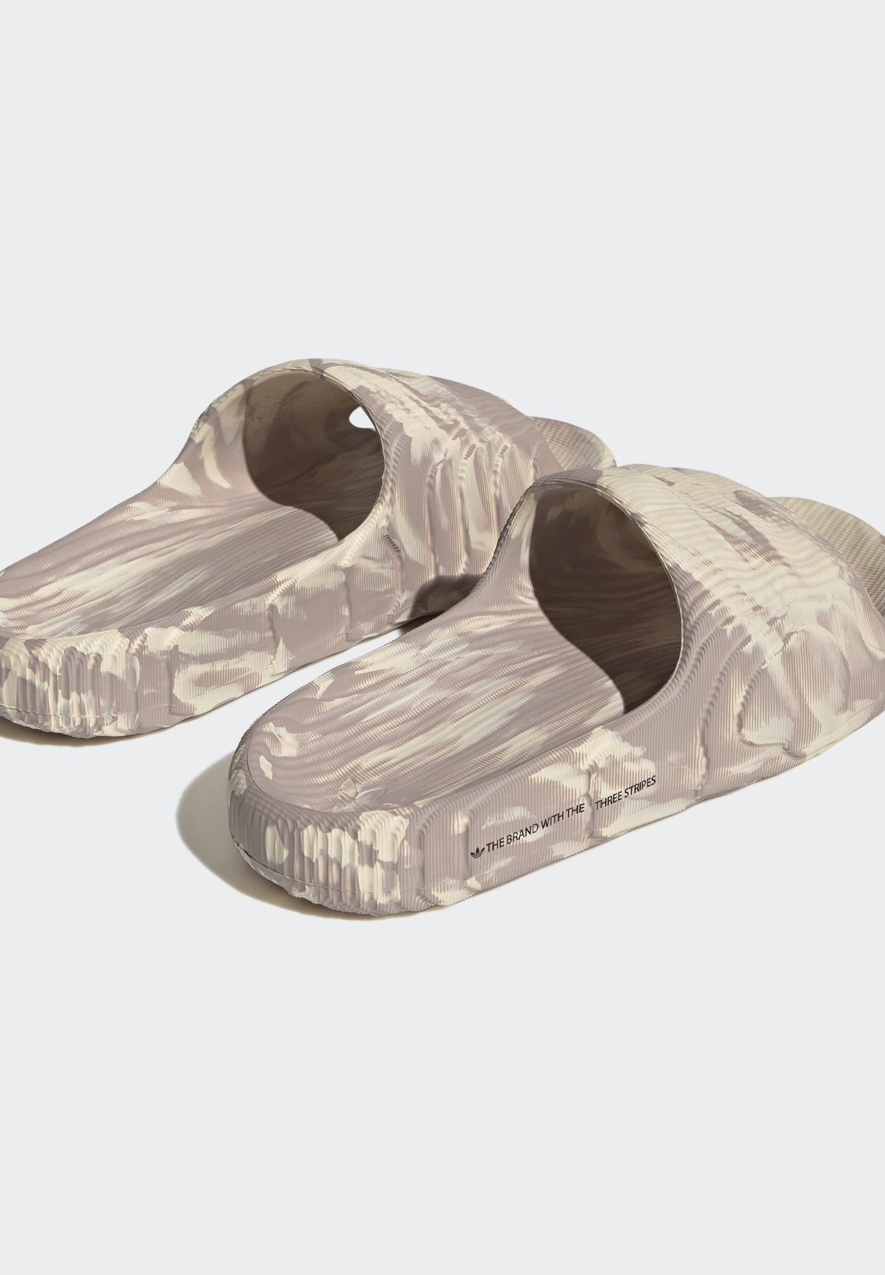 ADILETTE 22 - Pool slides