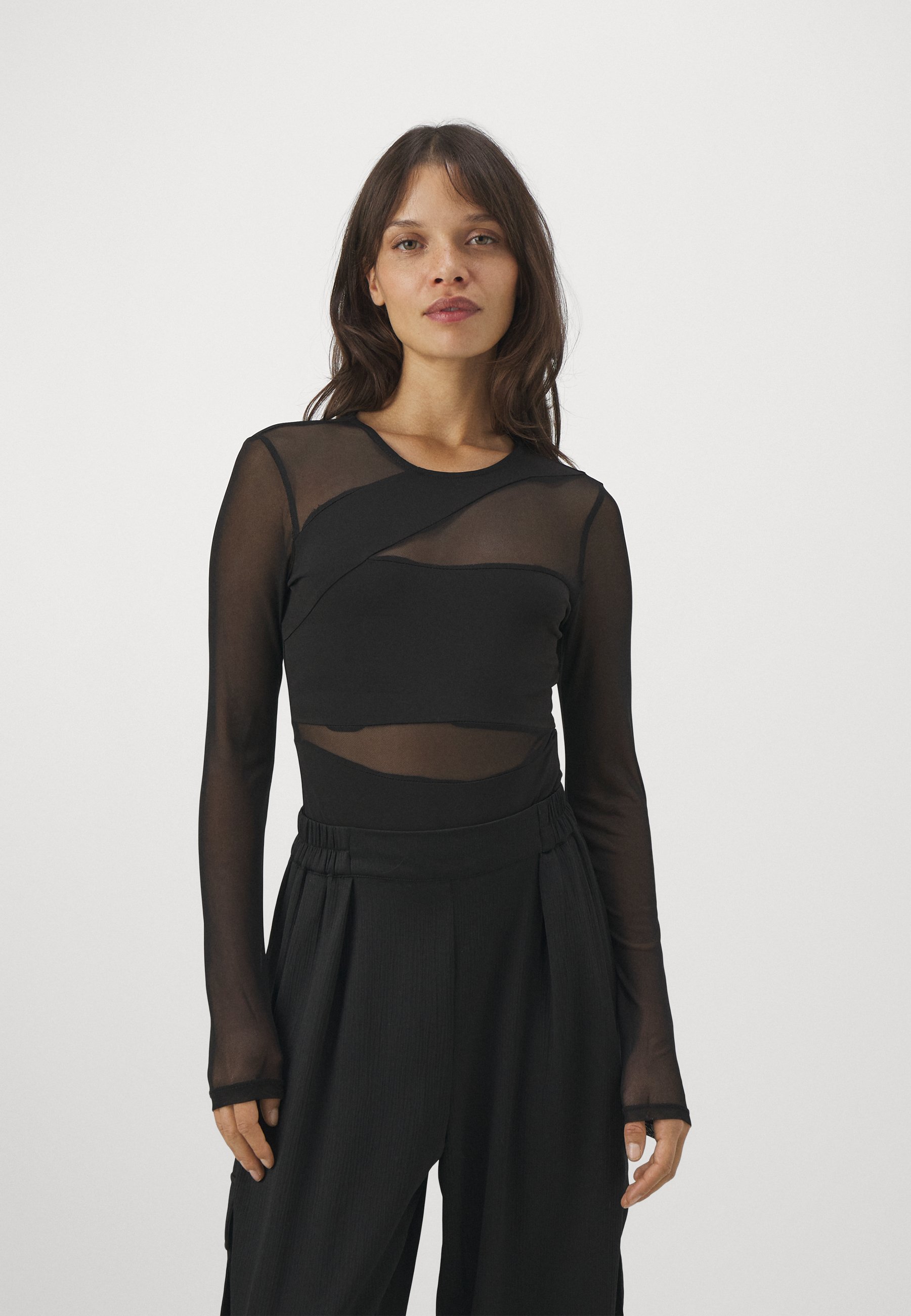 Long sleeved top