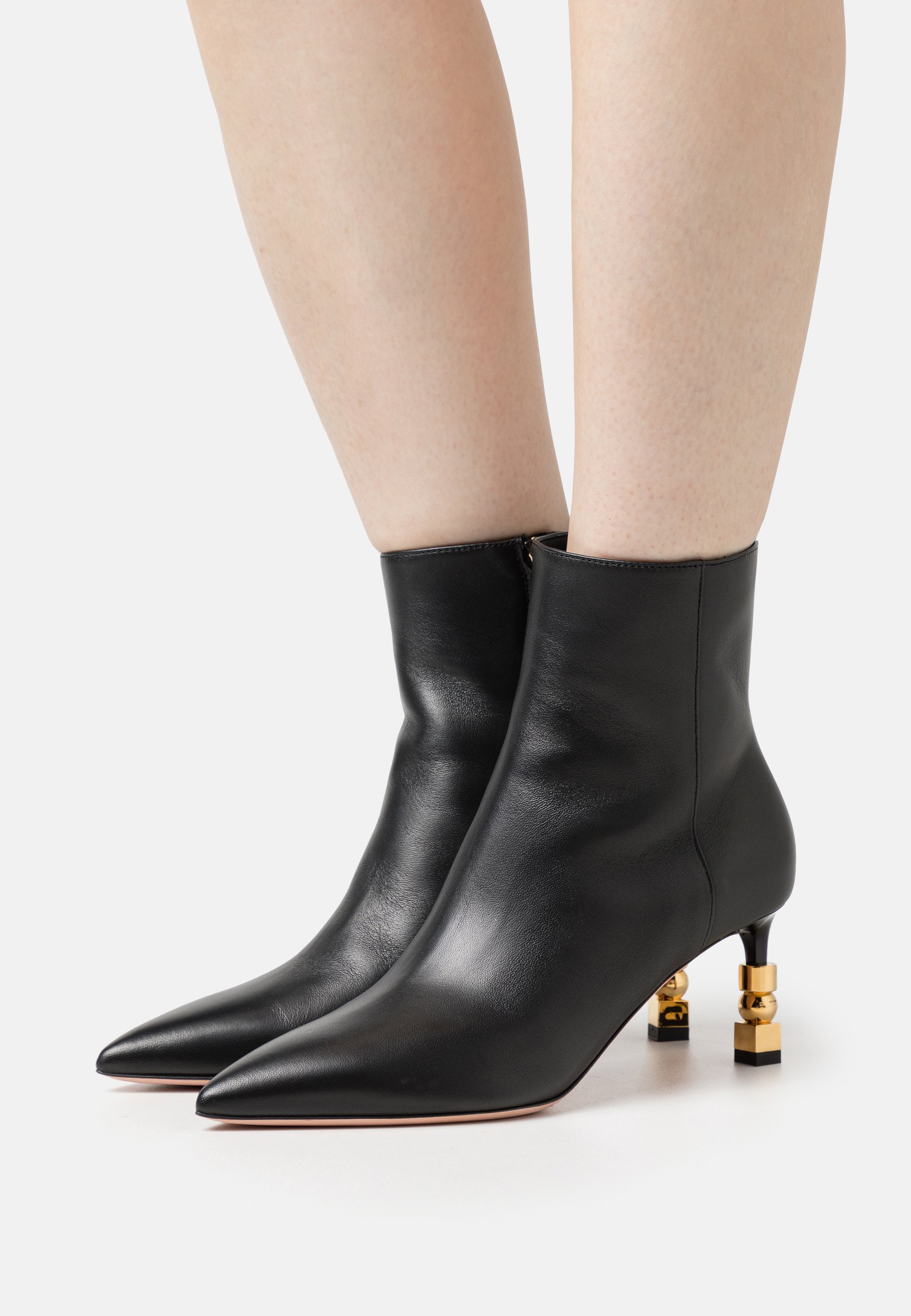 HELENA- Classic ankle boots