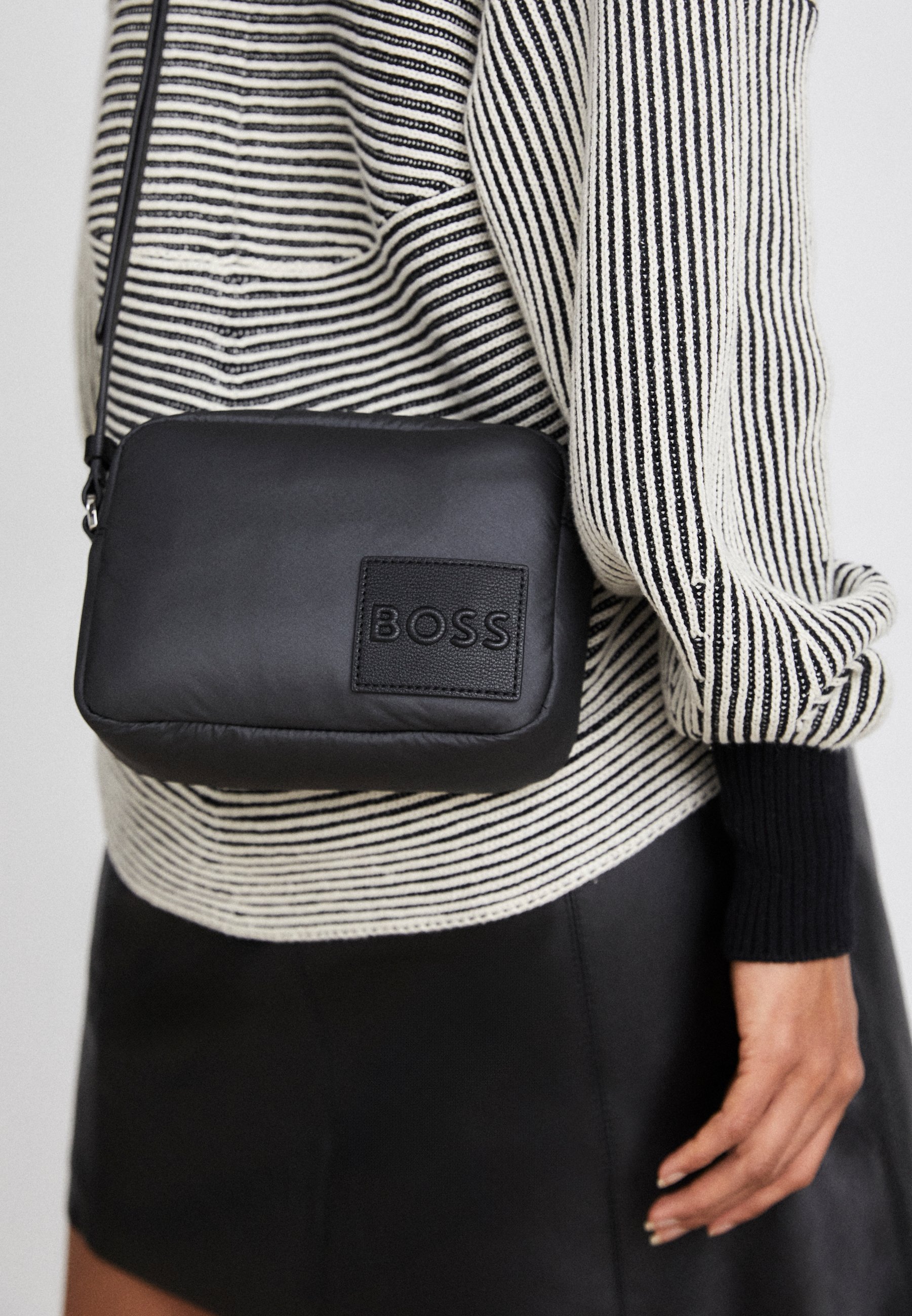DEVA CROSSBODY - Across body bag