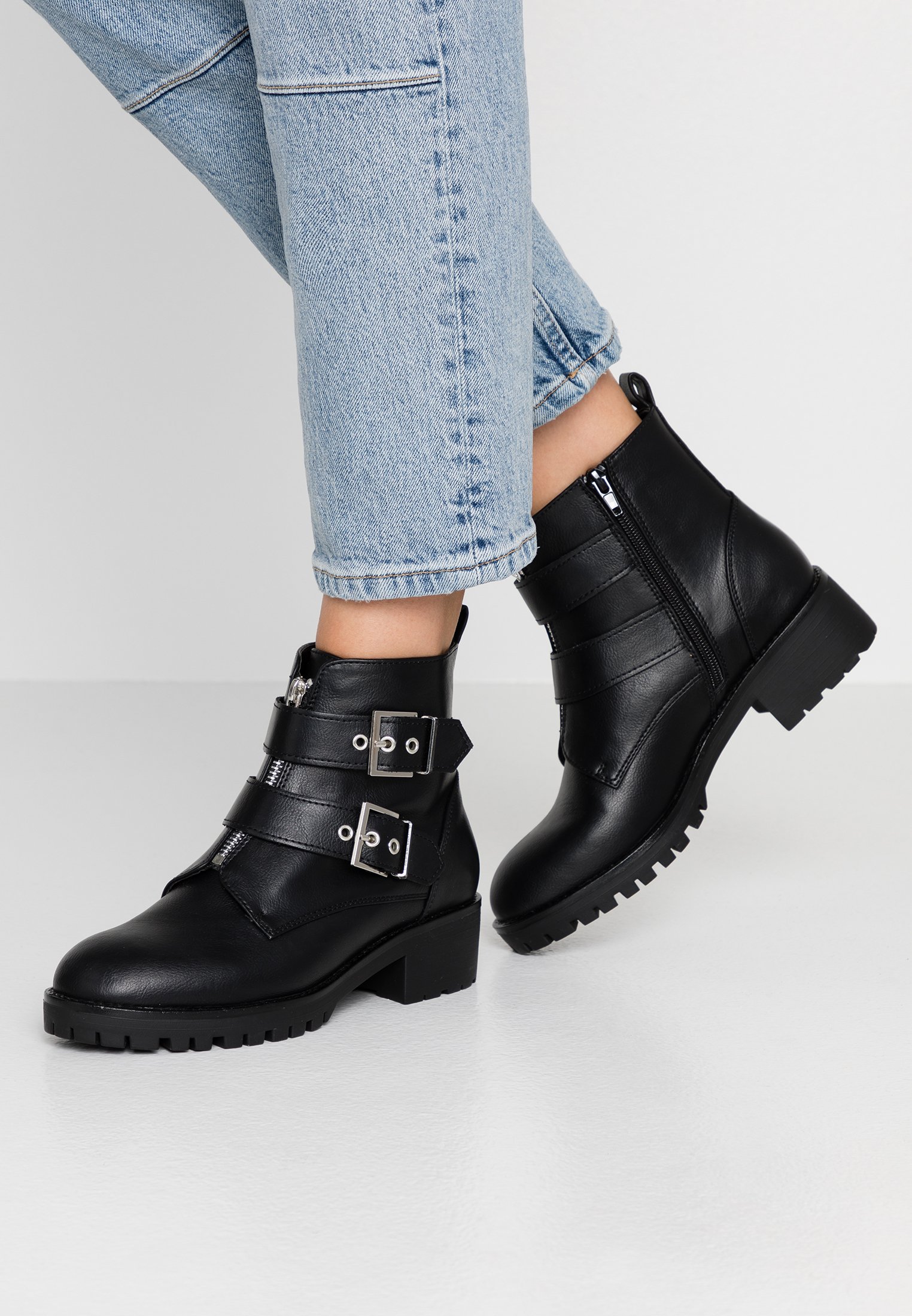 Cowboy/biker ankle boot