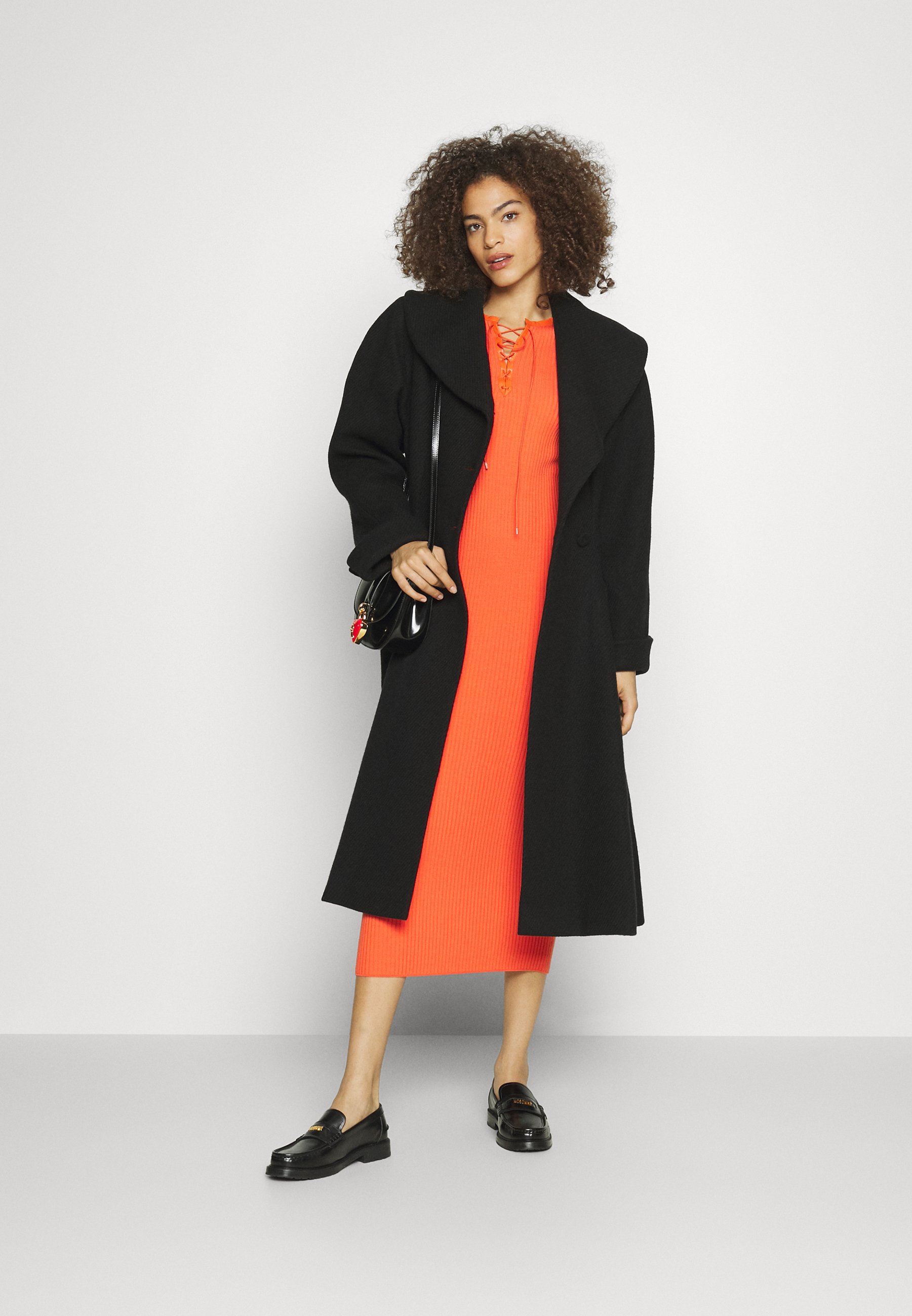 SILHOUETTE OF THE SEASON - Classic coat