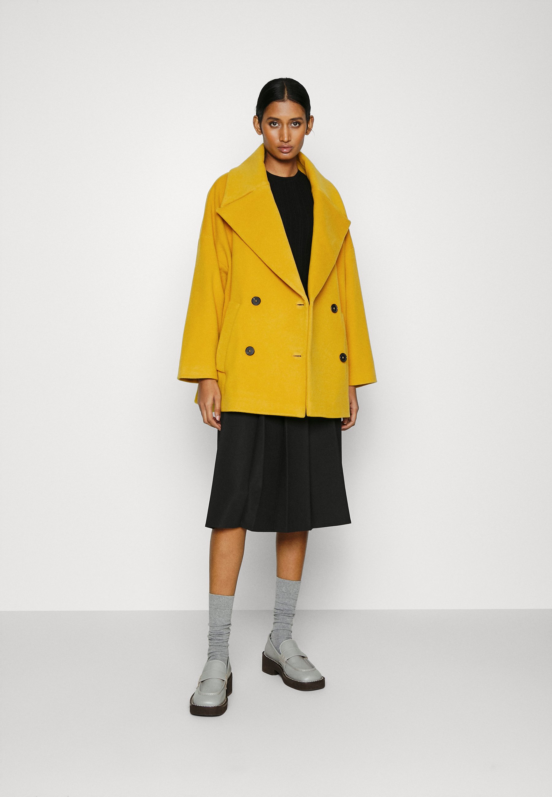 RUNCOM - Short coat
