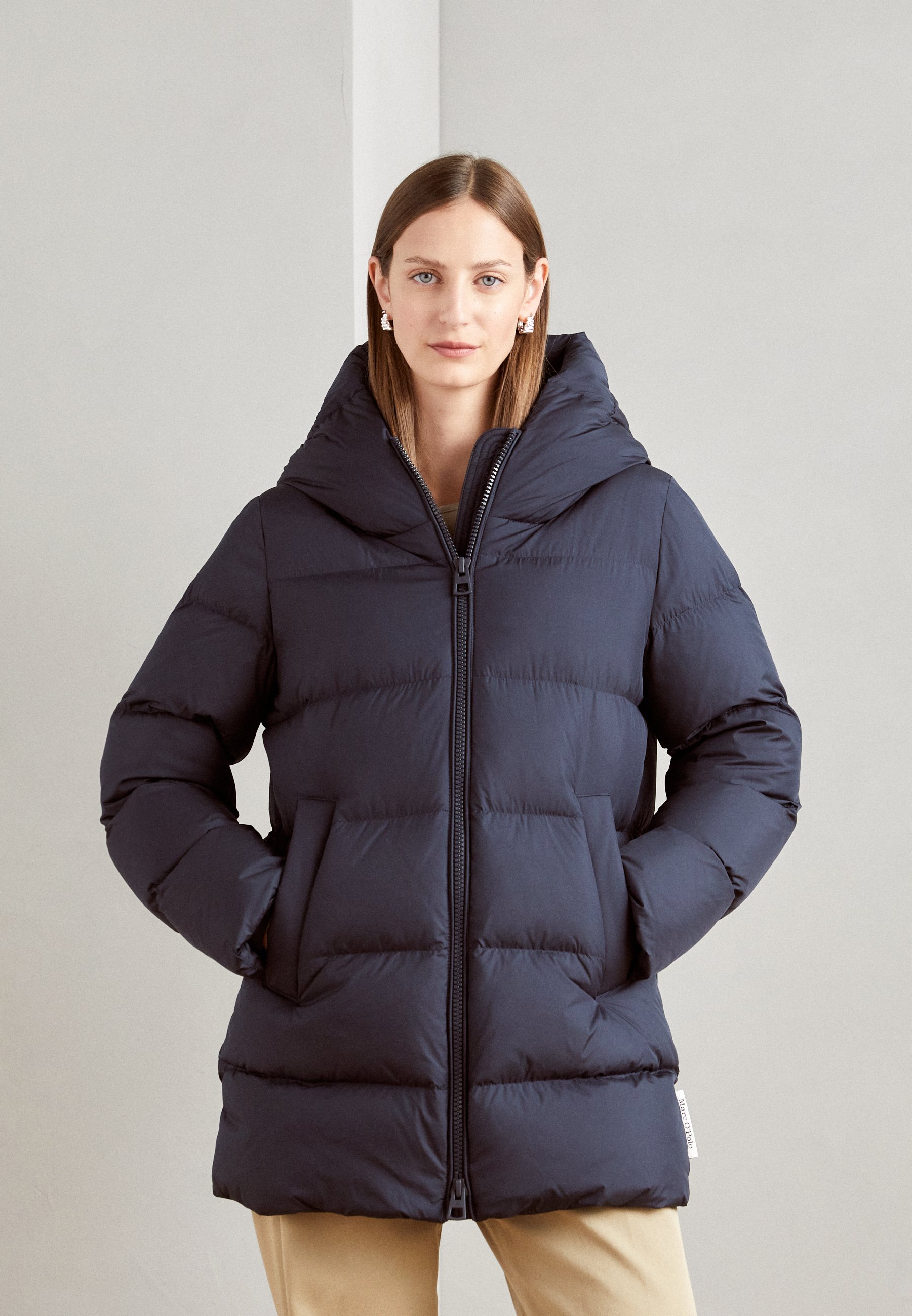 JACKET MIDDLE LENGTH FIXED HOOD WELT POCKETS - Down coat