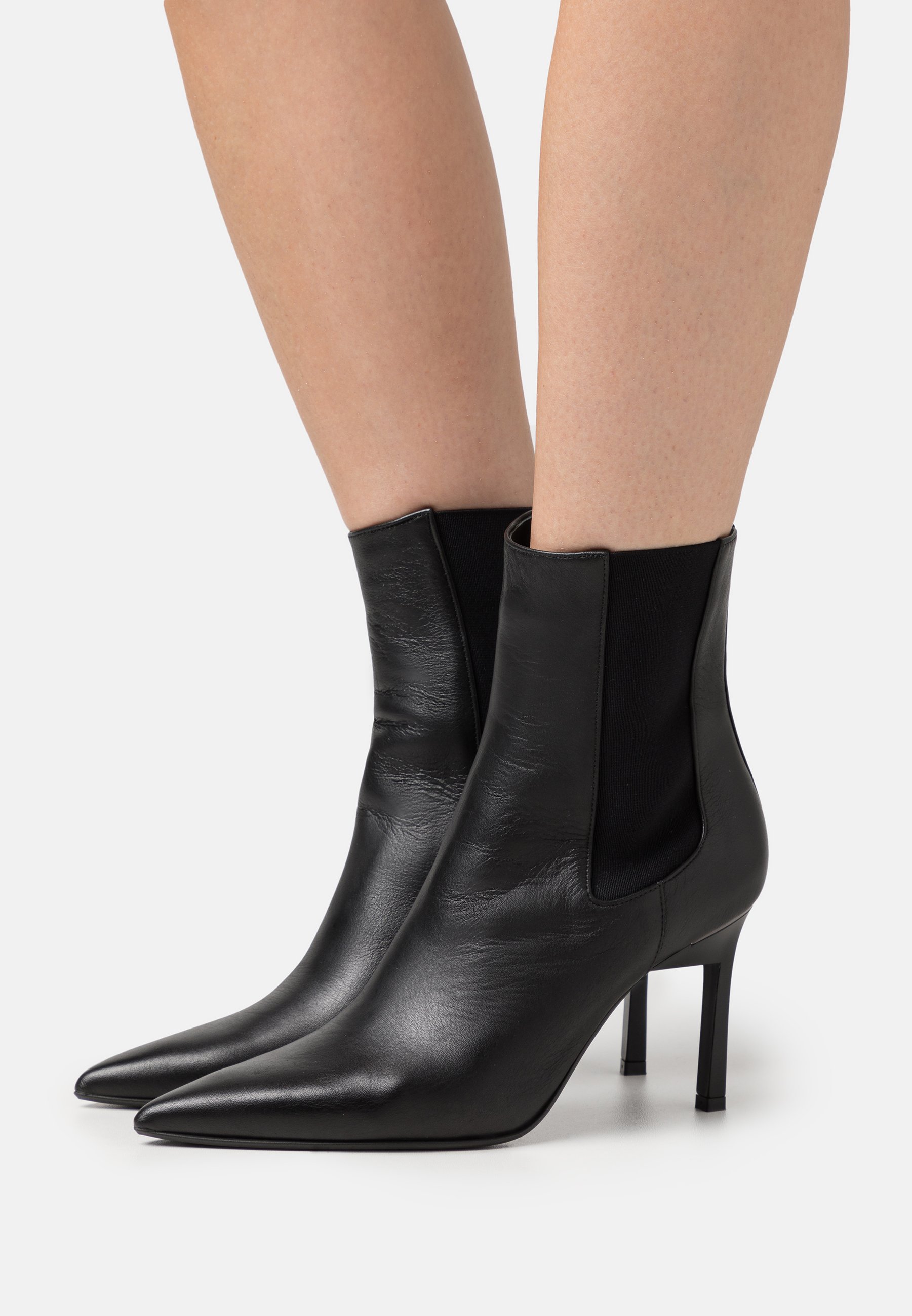 CHELSEA BOOT- Classic ankle boots