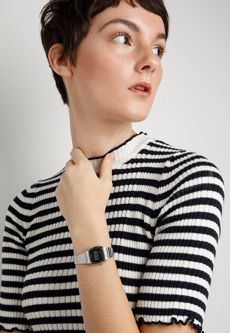 Digital watch