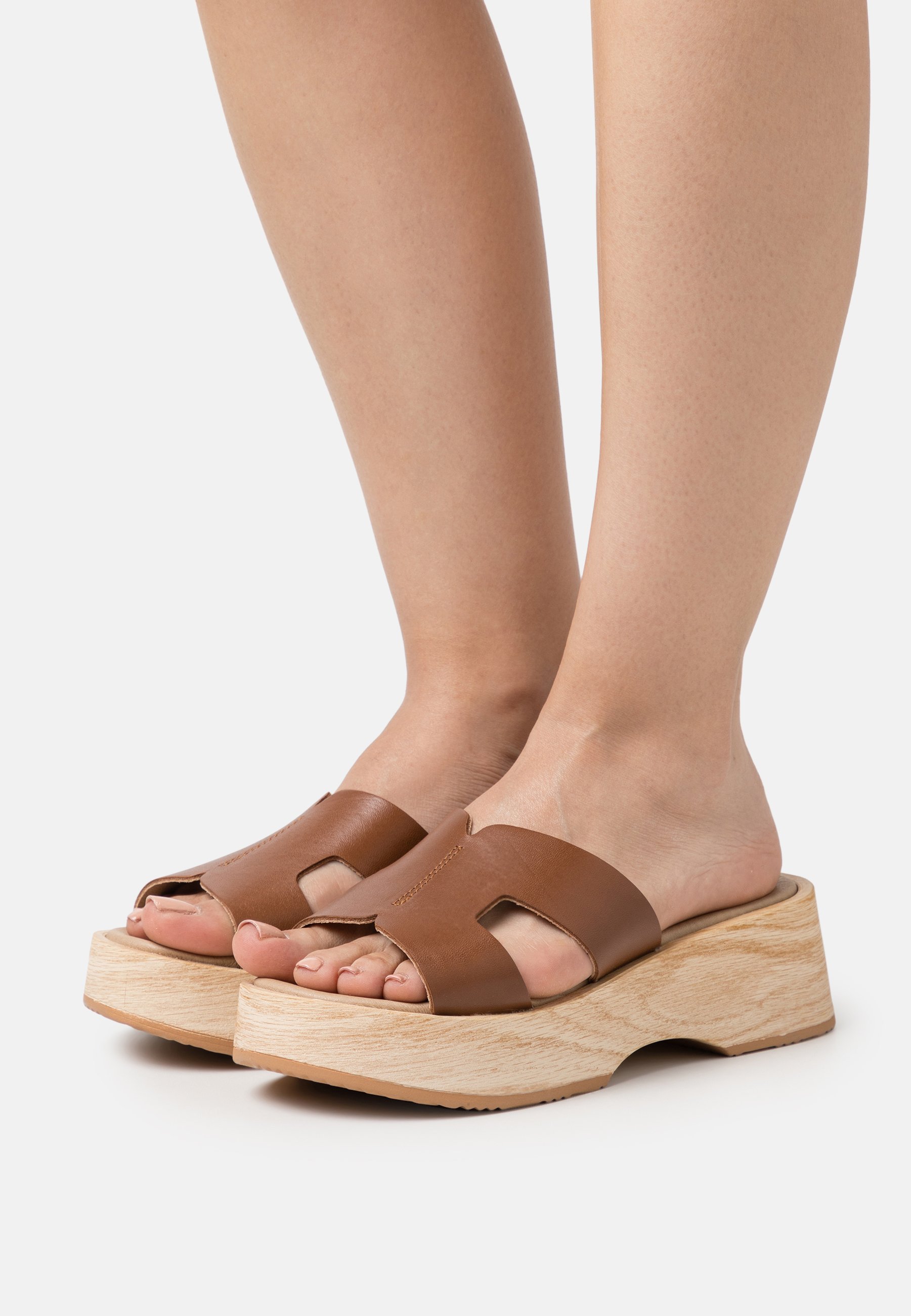 LEATHER - Clogs