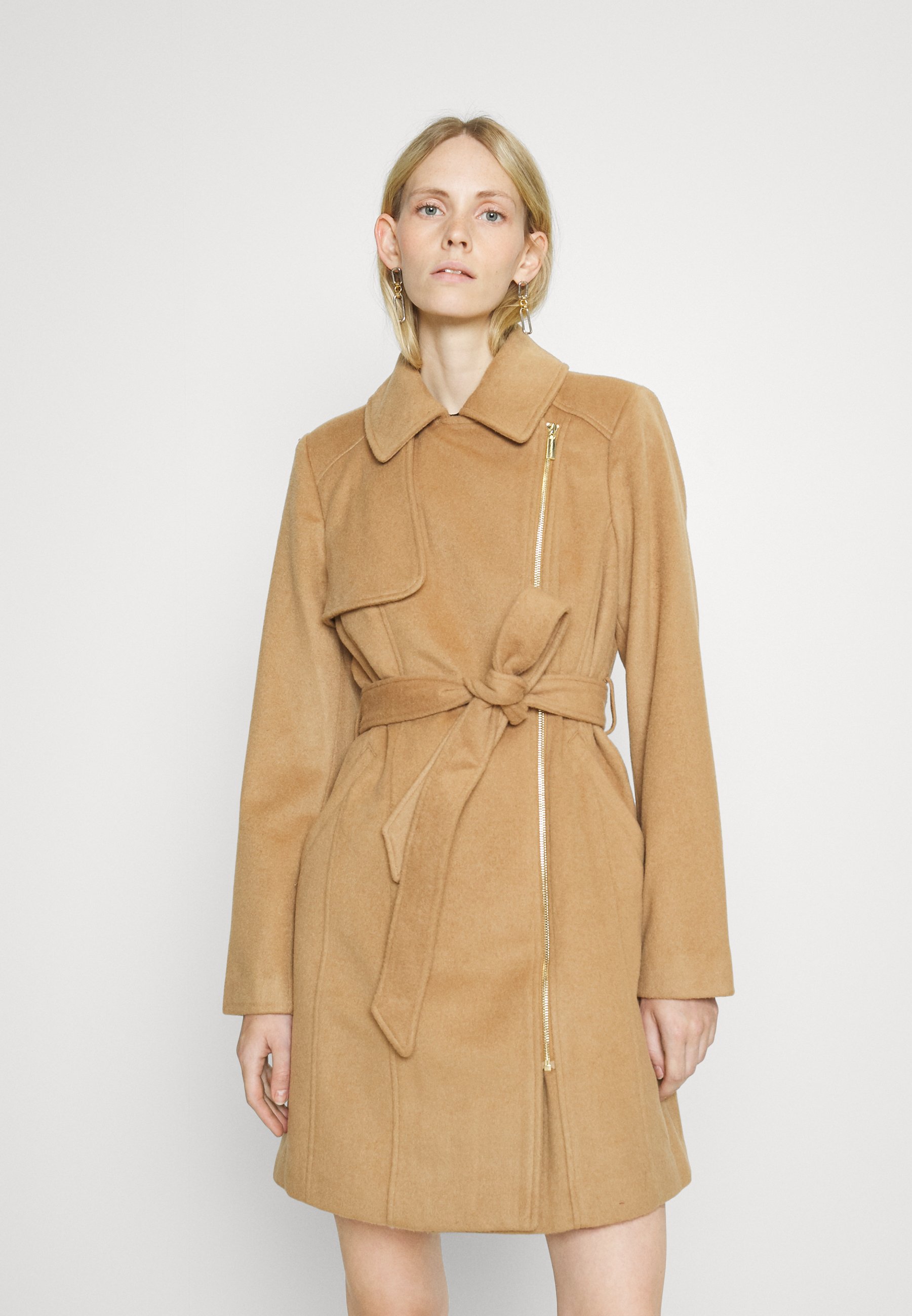 Short coat